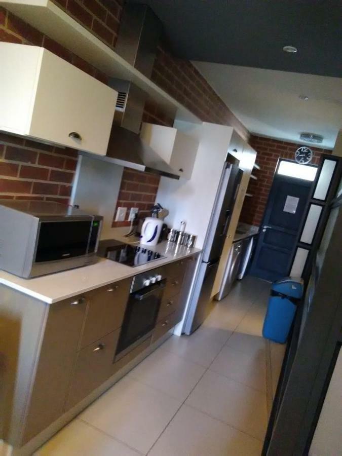 Rosebank Accommodation Johannesburg Exterior photo
